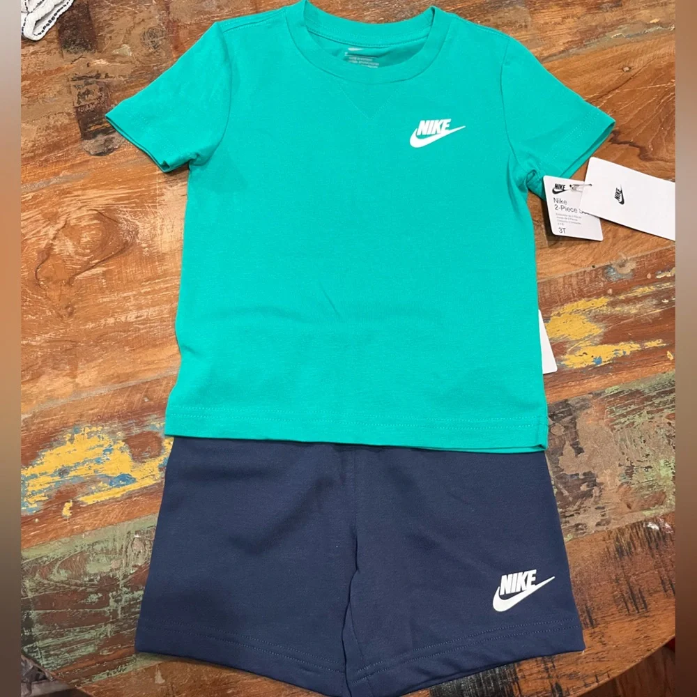 NWT Nike Boys 2 Piece Shorts Set